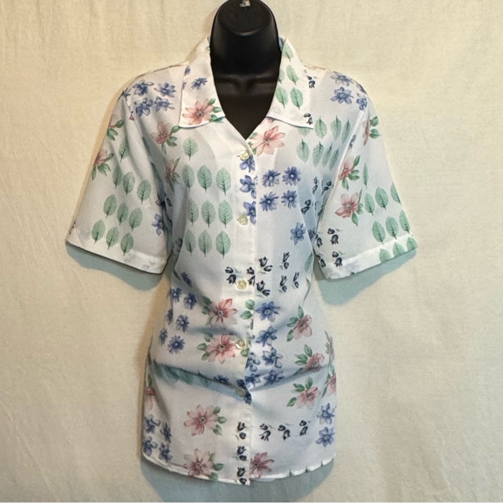 H-198 Alfred Dunner‎ Colorful Floral on White Background Short Sleeve Blouse